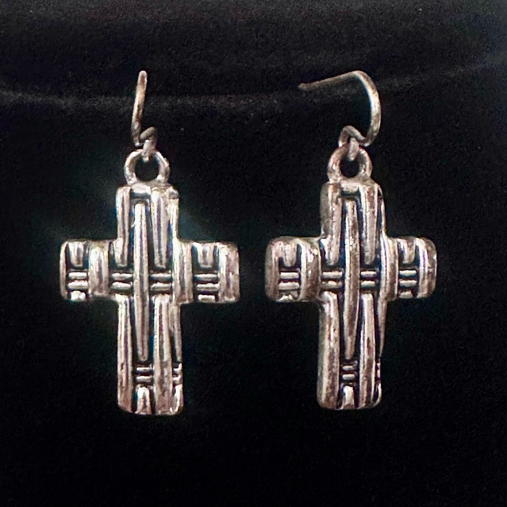 Silver-Toned Necklace With Interlocking Chain And… - image 2